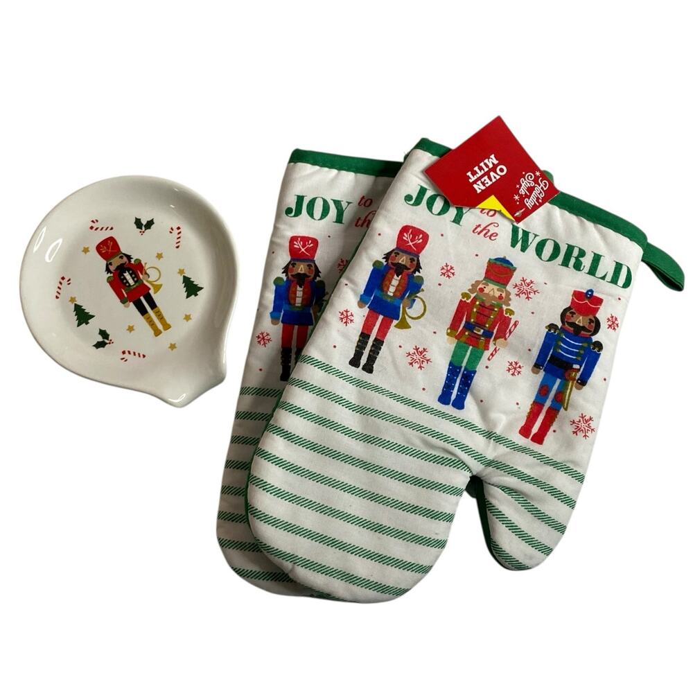 NWT Holiday Style Nutcracker Spoon Rest Oven Mitts Set Christmas Cottagecore